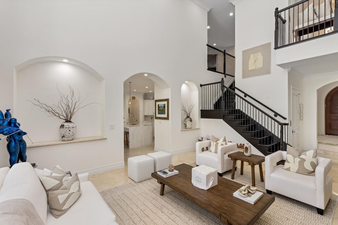 Под контрактом: $5,750,000 (5 спален, 7 ванн, 6051 Квадратных фут)