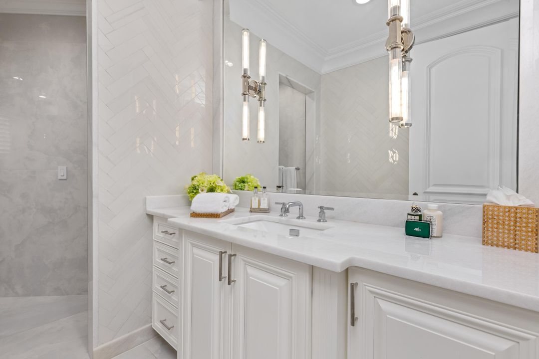 Под контрактом: $5,750,000 (5 спален, 7 ванн, 6051 Квадратных фут)