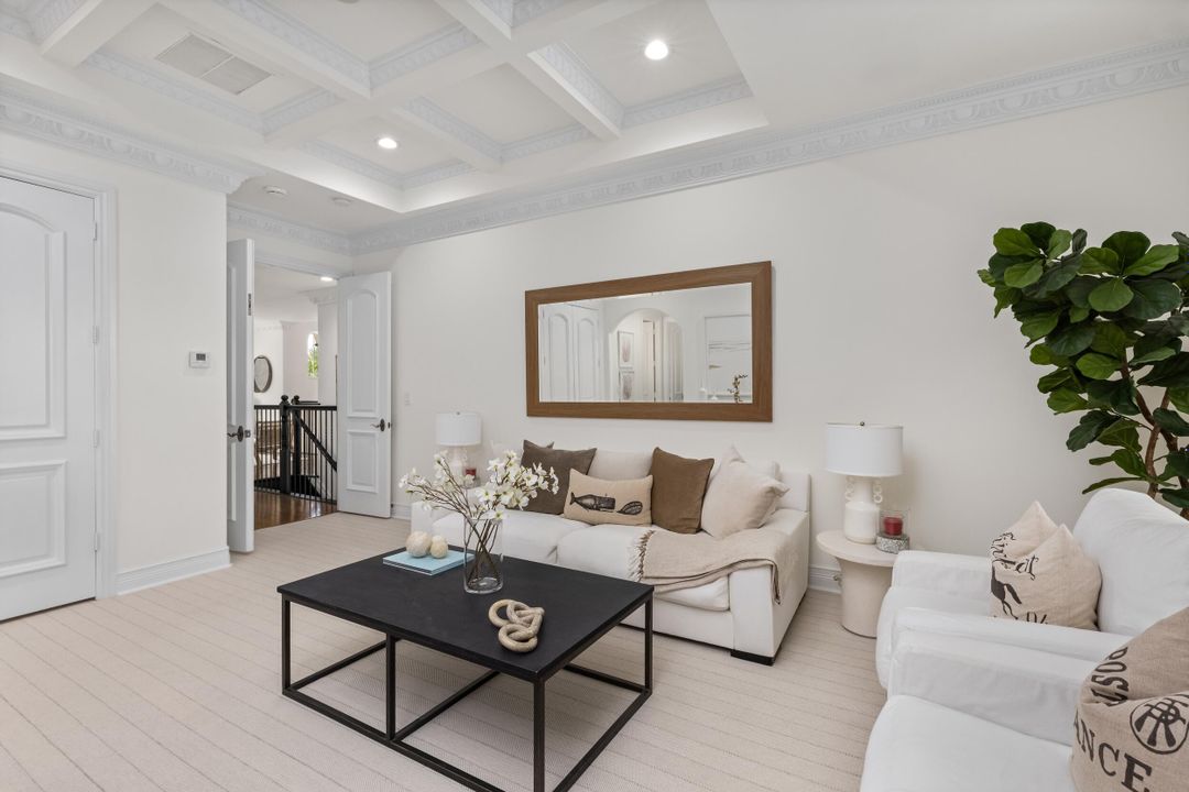 Под контрактом: $5,750,000 (5 спален, 7 ванн, 6051 Квадратных фут)