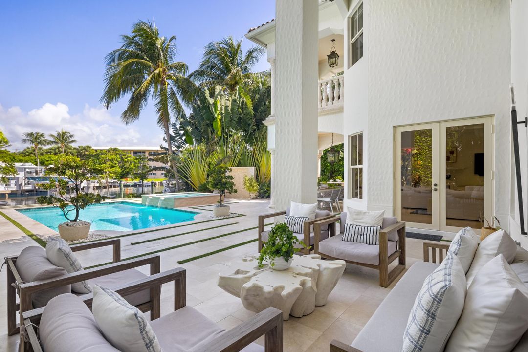 Под контрактом: $5,750,000 (5 спален, 7 ванн, 6051 Квадратных фут)