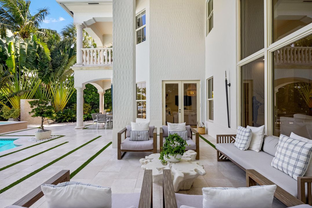 Под контрактом: $5,750,000 (5 спален, 7 ванн, 6051 Квадратных фут)