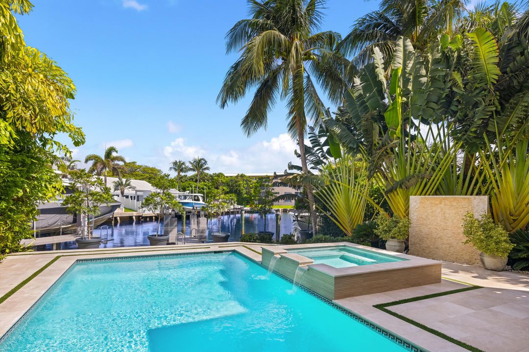 Под контрактом: $5,750,000 (5 спален, 7 ванн, 6051 Квадратных фут)