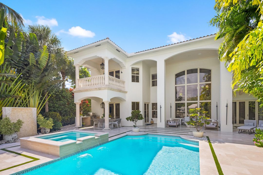 Под контрактом: $5,750,000 (5 спален, 7 ванн, 6051 Квадратных фут)