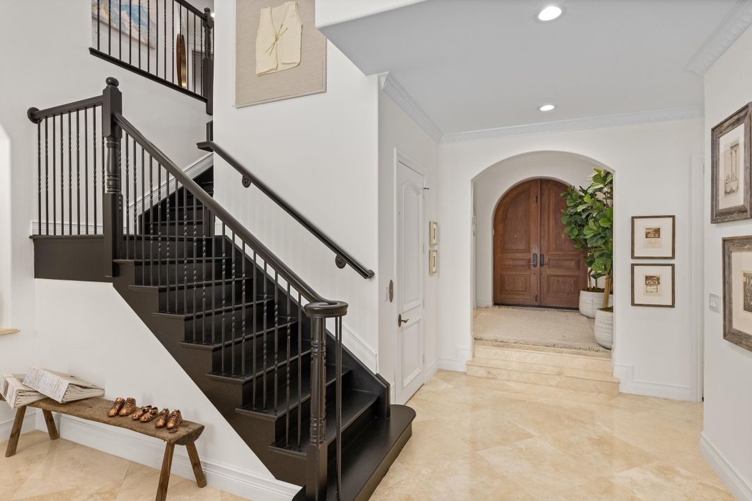 Под контрактом: $5,750,000 (5 спален, 7 ванн, 6051 Квадратных фут)