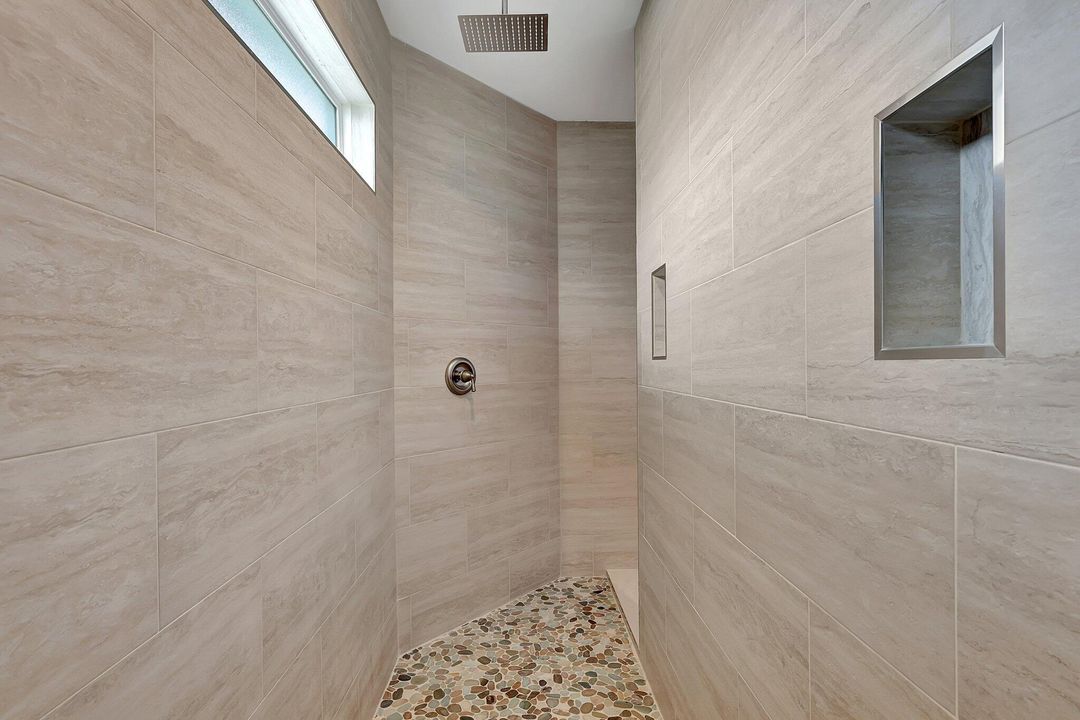 For Sale: $699,999 (5 beds, 3 baths, 2851 Square Feet)