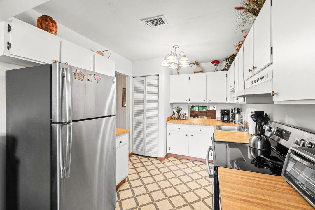 Active With Contract: $5,500 (2 beds, 2 baths, 1388 Square Feet)