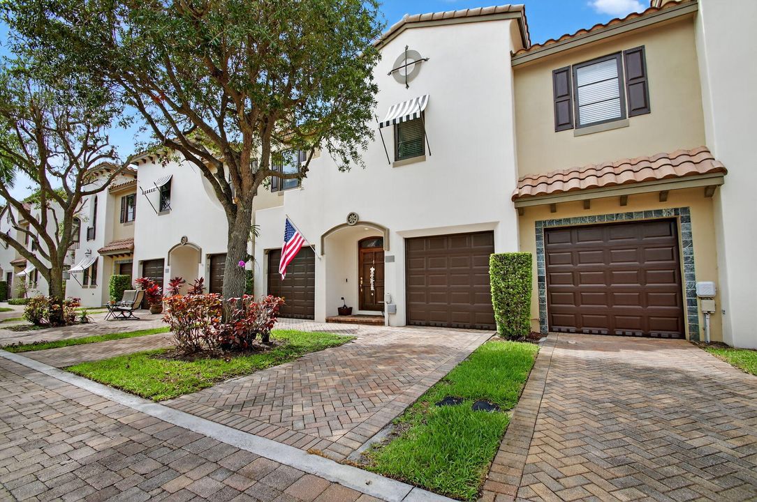 For Sale: $535,000 (3 beds, 2 baths, 1964 Square Feet)