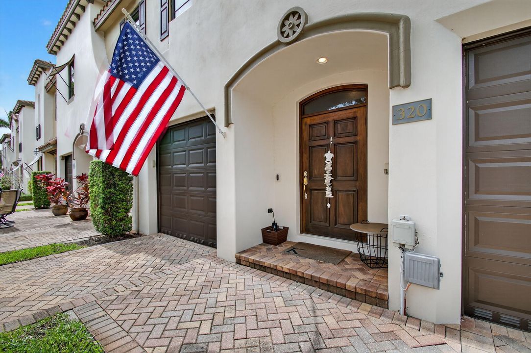 For Sale: $535,000 (3 beds, 2 baths, 1964 Square Feet)