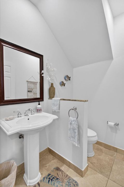 For Sale: $535,000 (3 beds, 2 baths, 1964 Square Feet)