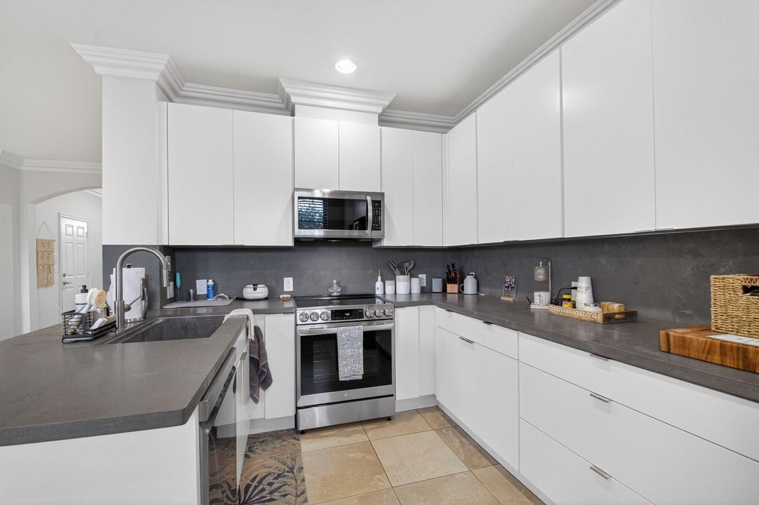 For Sale: $535,000 (3 beds, 2 baths, 1964 Square Feet)