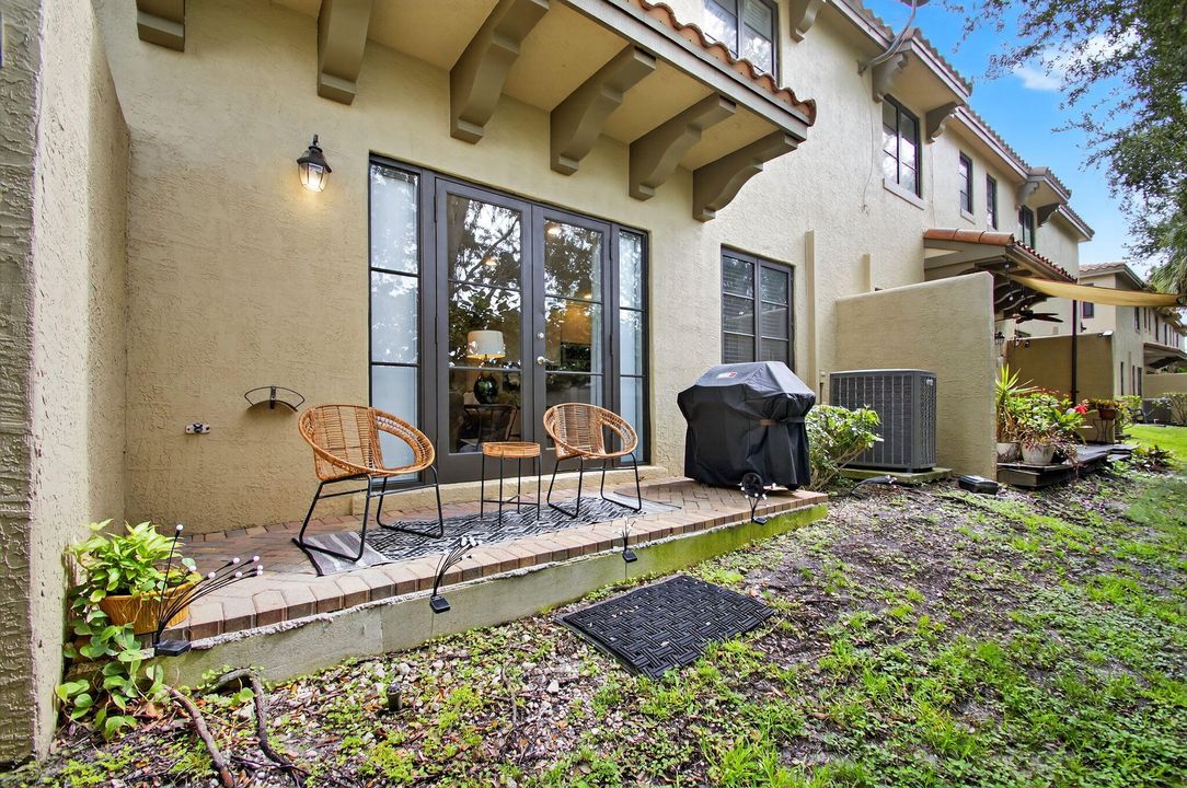 For Sale: $535,000 (3 beds, 2 baths, 1964 Square Feet)