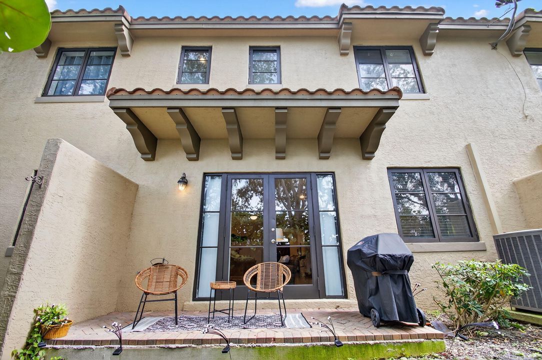 For Sale: $535,000 (3 beds, 2 baths, 1964 Square Feet)