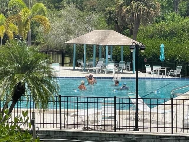 На продажу: $99,999 (2 спален, 2 ванн, 1272 Квадратных фут)