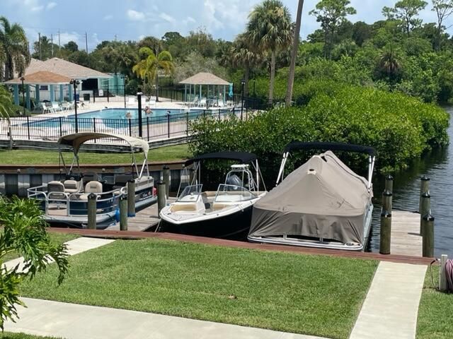 На продажу: $99,999 (2 спален, 2 ванн, 1272 Квадратных фут)