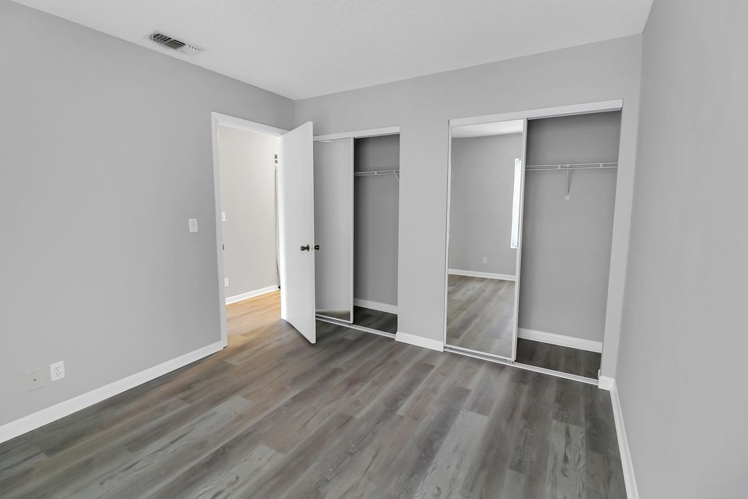 Active With Contract: $159,000 (2 beds, 2 baths, 884 Square Feet)