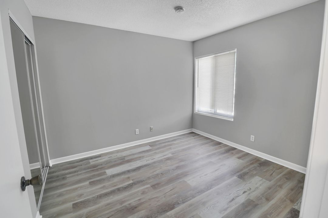 Active With Contract: $159,000 (2 beds, 2 baths, 884 Square Feet)
