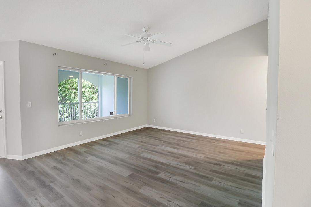 Active With Contract: $159,000 (2 beds, 2 baths, 884 Square Feet)