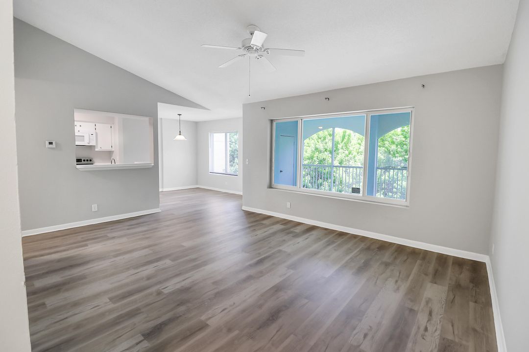 Active With Contract: $159,000 (2 beds, 2 baths, 884 Square Feet)