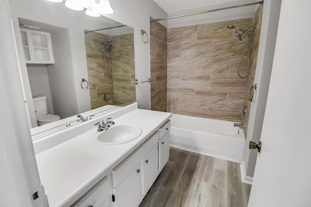 Active With Contract: $159,000 (2 beds, 2 baths, 884 Square Feet)