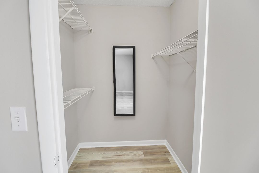 Active With Contract: $159,000 (2 beds, 2 baths, 884 Square Feet)