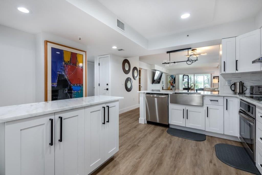 Под контрактом: $5,500 (2 спален, 2 ванн, 1500 Квадратных фут)