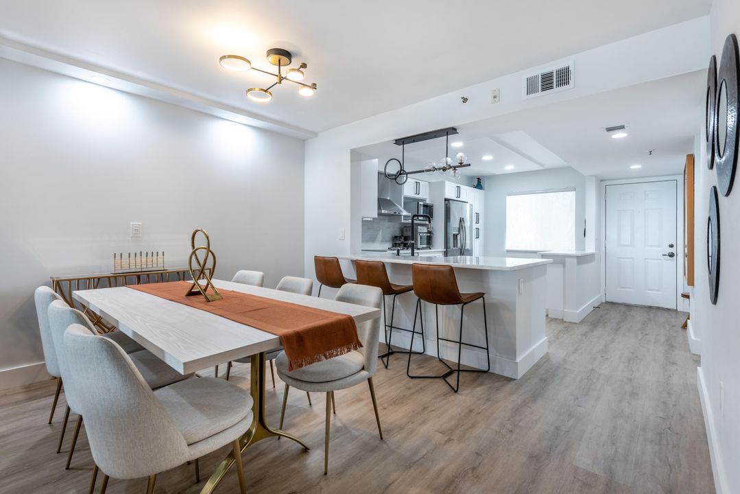 Под контрактом: $5,500 (2 спален, 2 ванн, 1500 Квадратных фут)