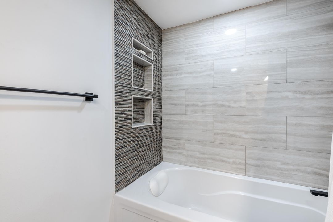 Под контрактом: $5,500 (2 спален, 2 ванн, 1500 Квадратных фут)