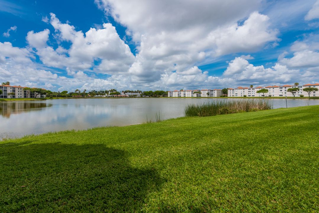 Под контрактом: $5,500 (2 спален, 2 ванн, 1500 Квадратных фут)