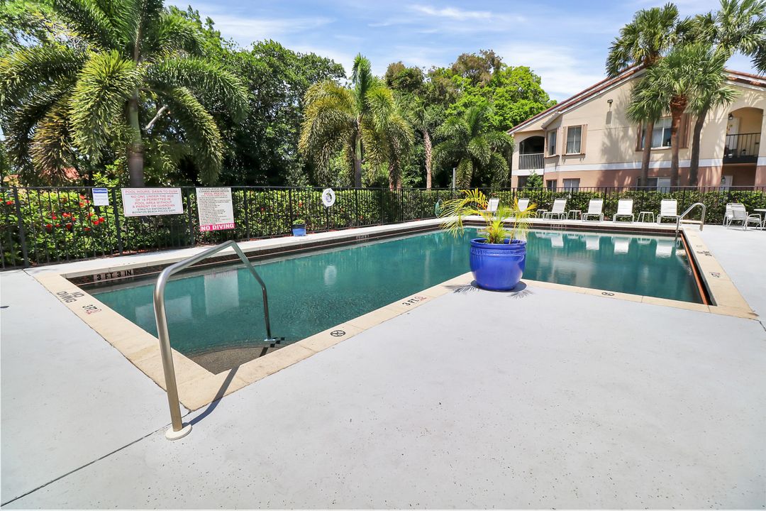 Active With Contract: $159,000 (2 beds, 2 baths, 884 Square Feet)