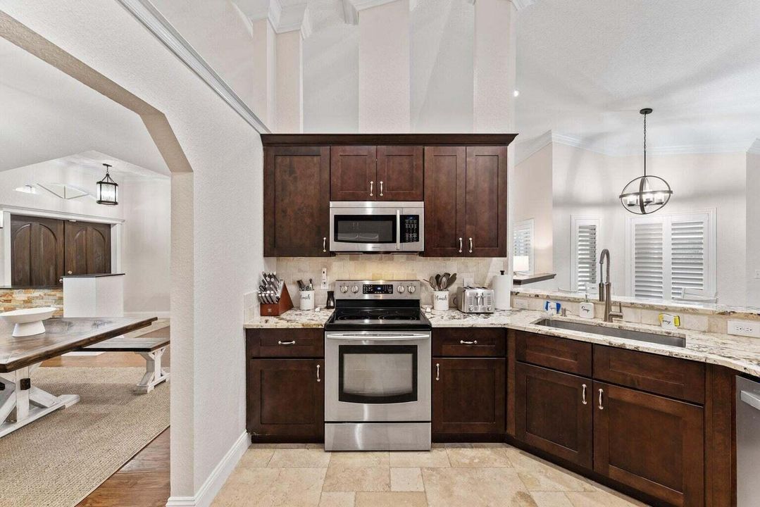 待售: $1,390,000 (4 贝兹, 2 浴室, 2372 平方英尺)