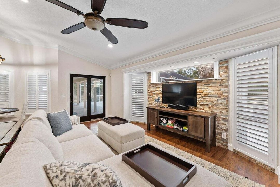 待售: $1,390,000 (4 贝兹, 2 浴室, 2372 平方英尺)