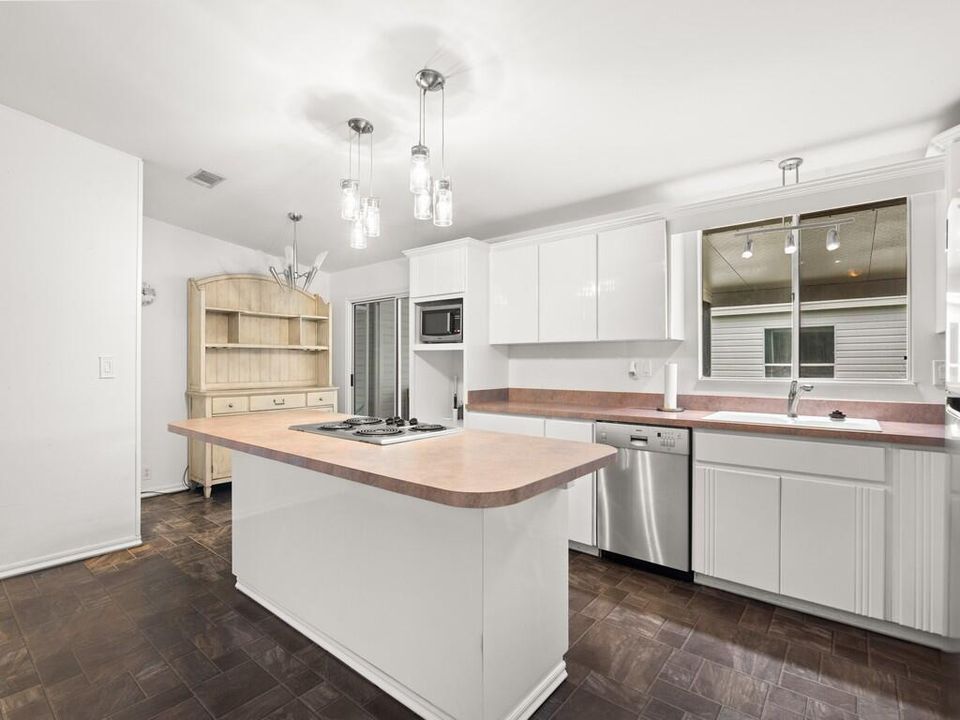 На продажу: $89,000 (3 спален, 2 ванн, 1612 Квадратных фут)