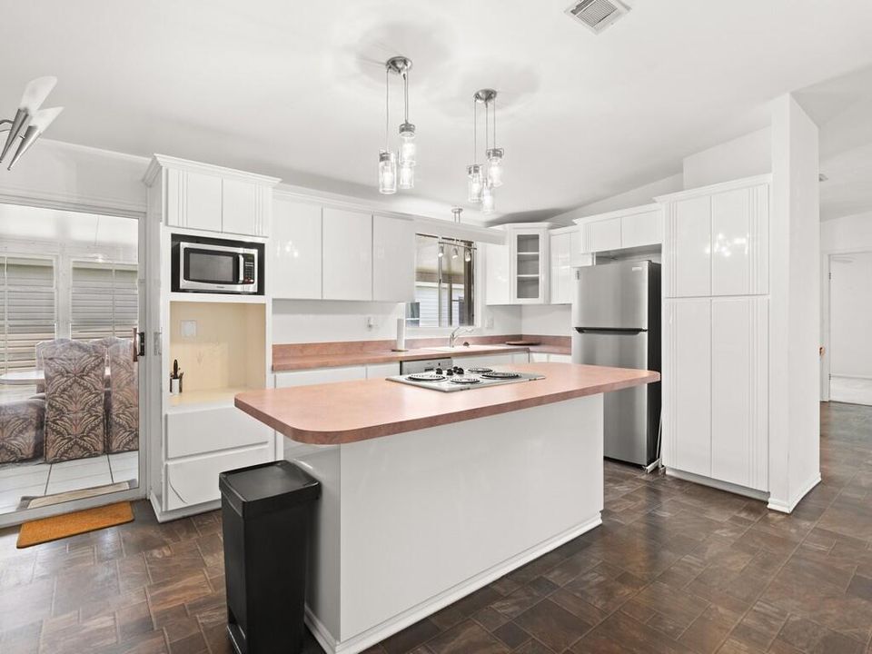 На продажу: $89,000 (3 спален, 2 ванн, 1612 Квадратных фут)