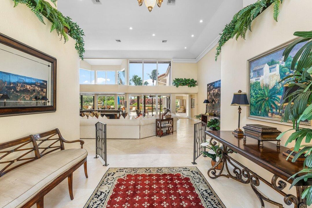 Activo con contrato: $1,999,000 (4 camas, 5 baños, 4517 Pies cuadrados)