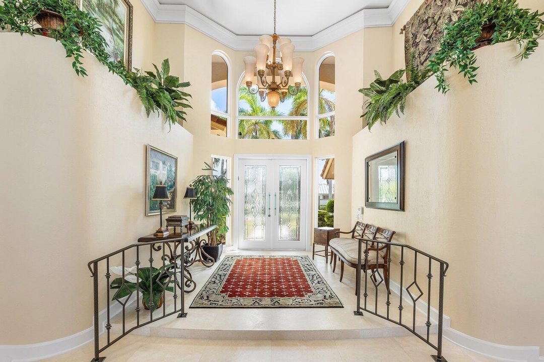 Activo con contrato: $1,999,000 (4 camas, 5 baños, 4517 Pies cuadrados)