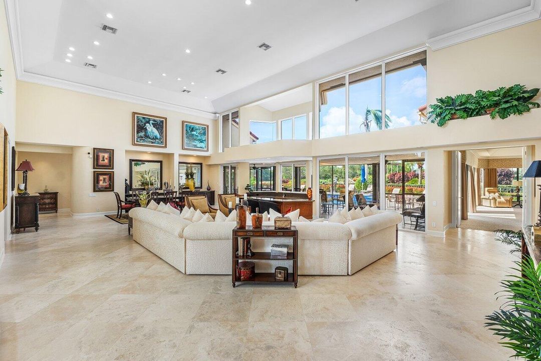 Activo con contrato: $1,999,000 (4 camas, 5 baños, 4517 Pies cuadrados)