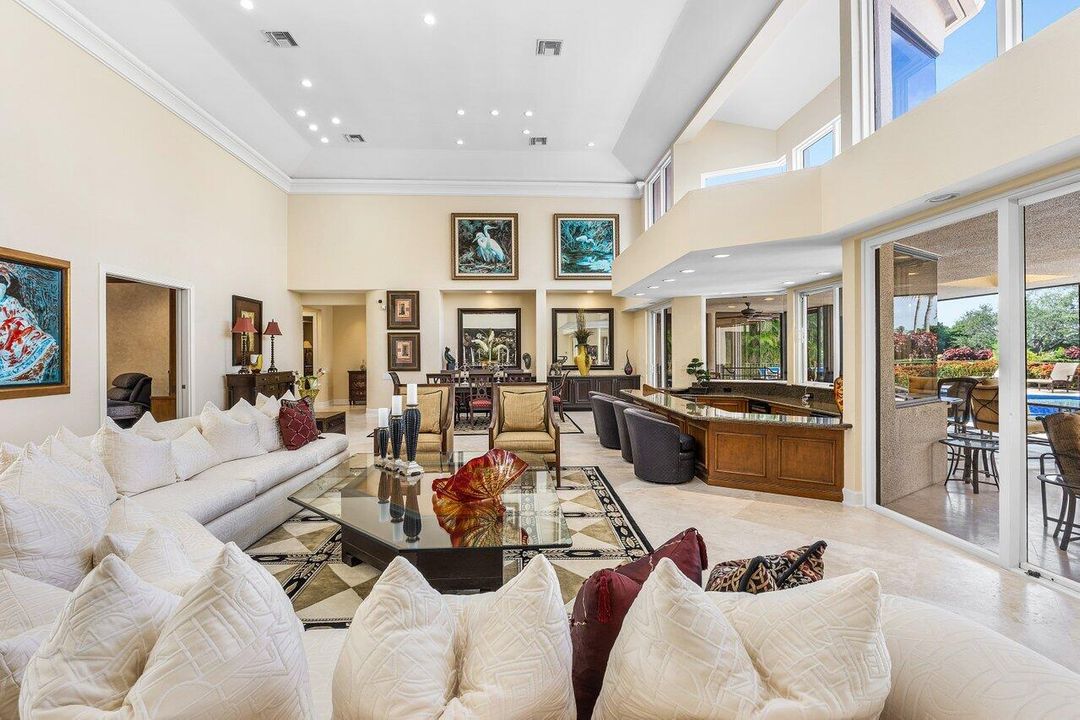 Activo con contrato: $1,999,000 (4 camas, 5 baños, 4517 Pies cuadrados)