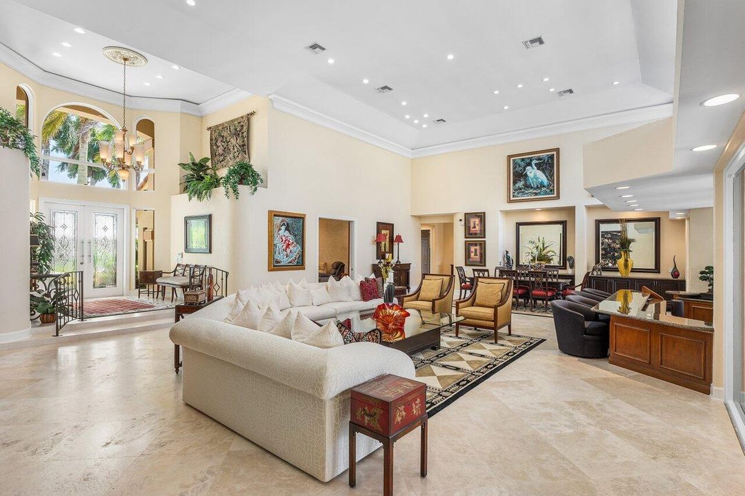 Activo con contrato: $1,999,000 (4 camas, 5 baños, 4517 Pies cuadrados)