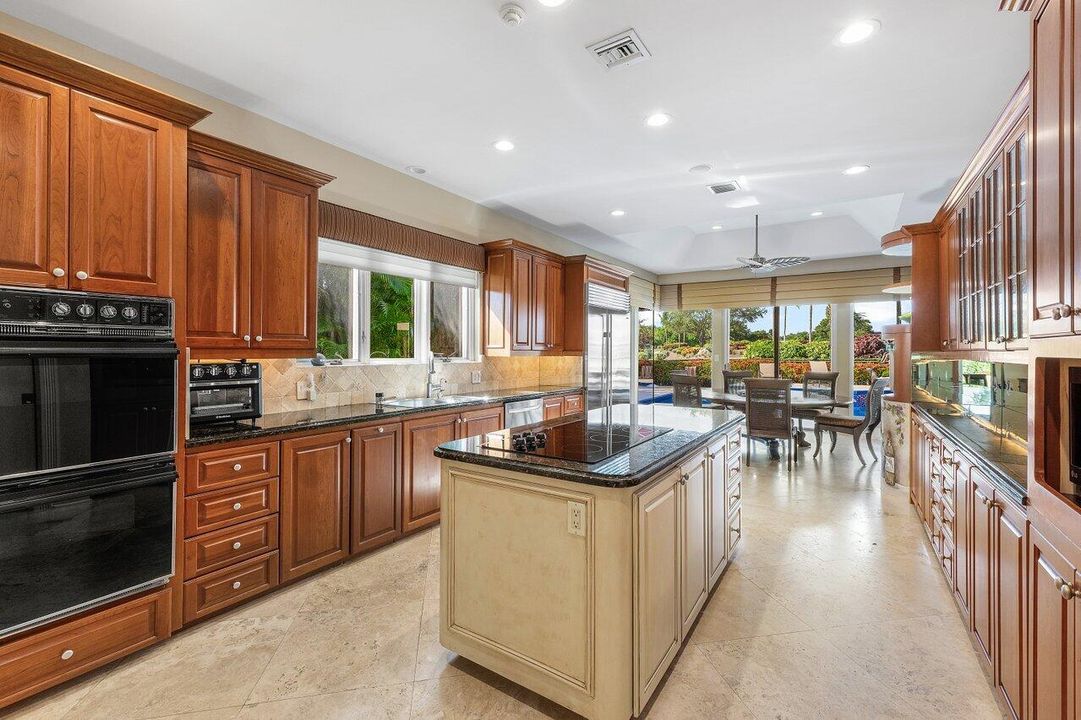 Activo con contrato: $1,999,000 (4 camas, 5 baños, 4517 Pies cuadrados)