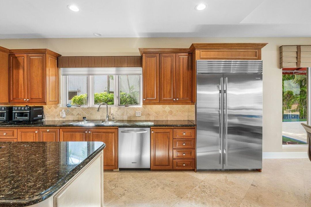 Activo con contrato: $1,999,000 (4 camas, 5 baños, 4517 Pies cuadrados)