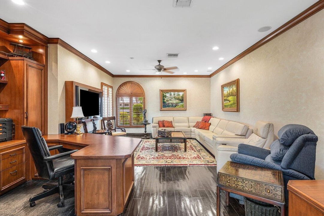 Activo con contrato: $1,999,000 (4 camas, 5 baños, 4517 Pies cuadrados)