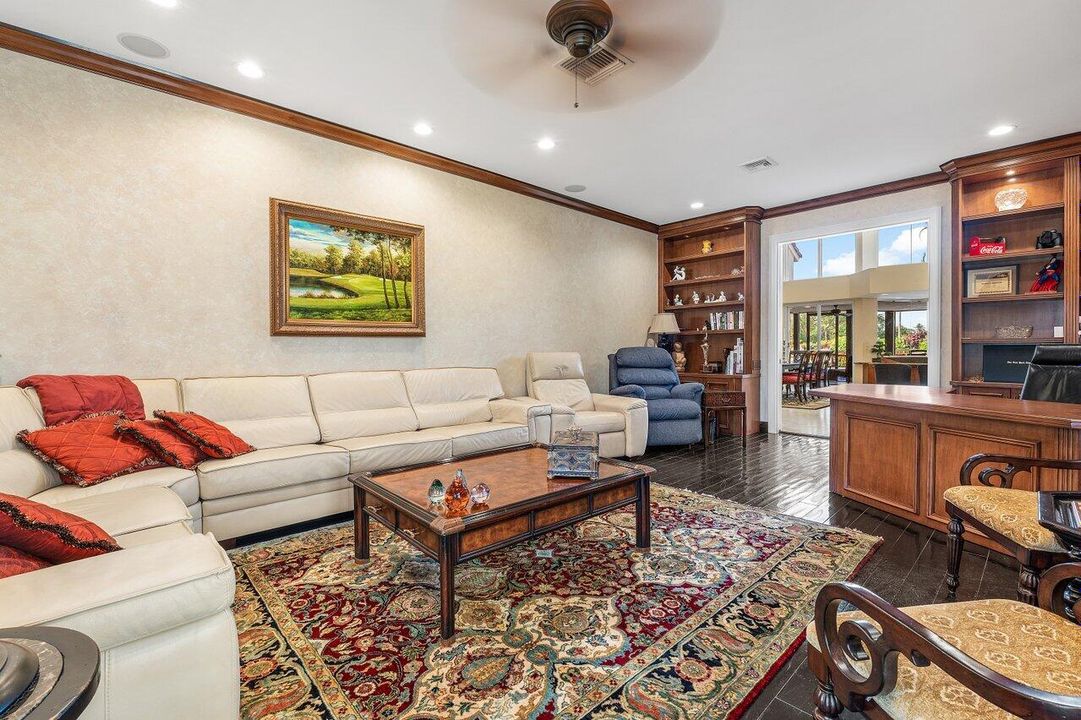 Activo con contrato: $1,999,000 (4 camas, 5 baños, 4517 Pies cuadrados)