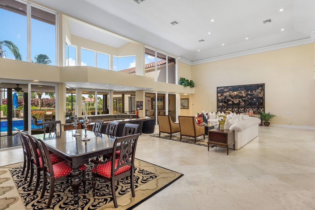 Activo con contrato: $1,999,000 (4 camas, 5 baños, 4517 Pies cuadrados)