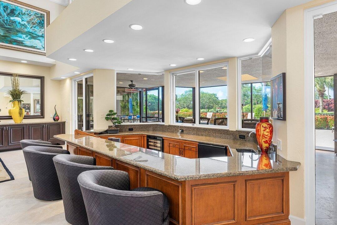 Activo con contrato: $1,999,000 (4 camas, 5 baños, 4517 Pies cuadrados)