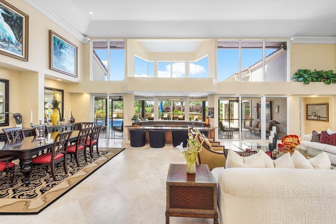 Activo con contrato: $1,999,000 (4 camas, 5 baños, 4517 Pies cuadrados)