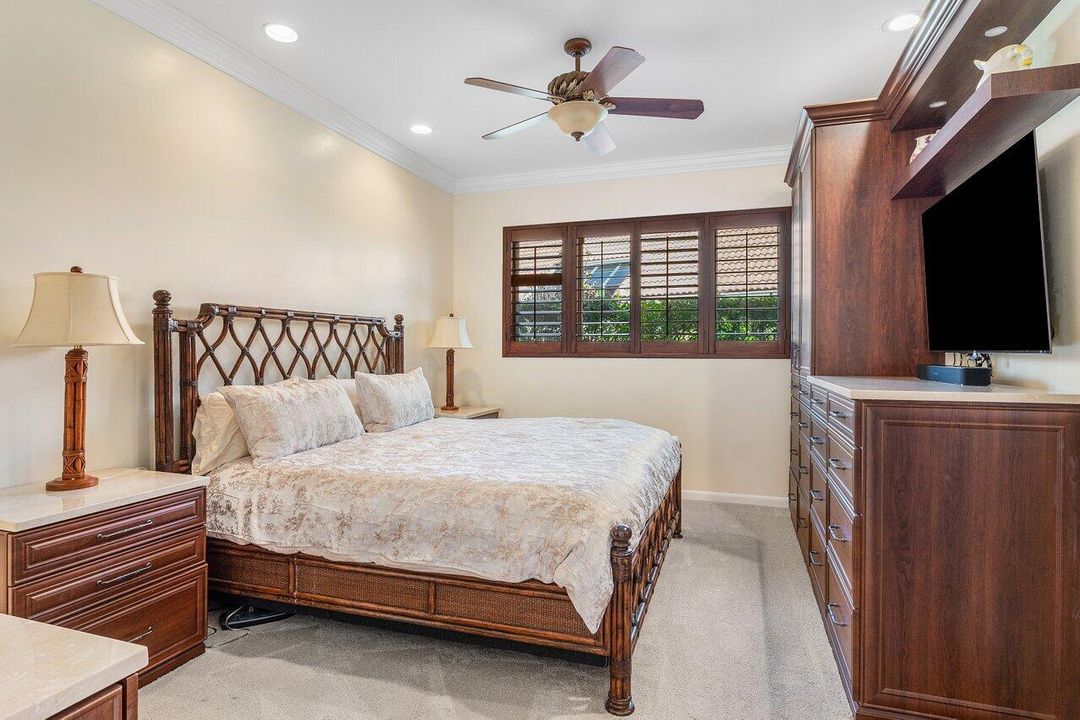 Activo con contrato: $1,999,000 (4 camas, 5 baños, 4517 Pies cuadrados)