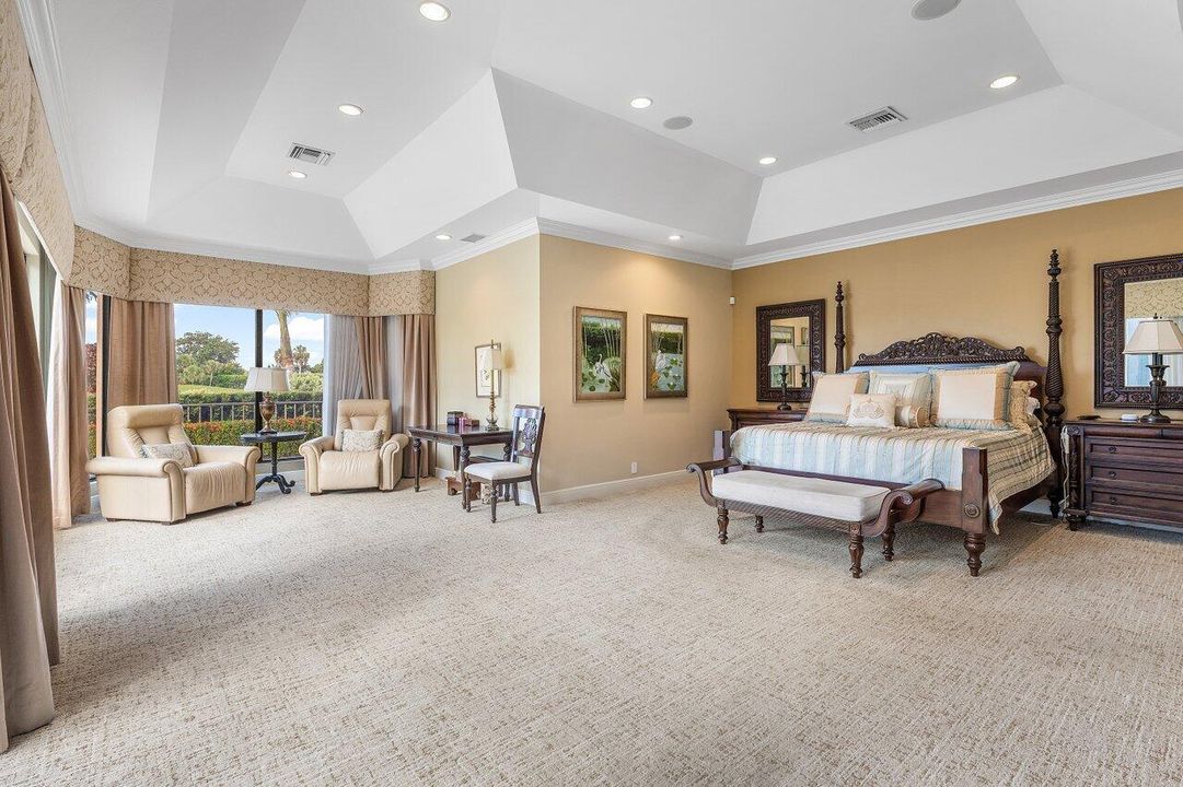 Activo con contrato: $1,999,000 (4 camas, 5 baños, 4517 Pies cuadrados)