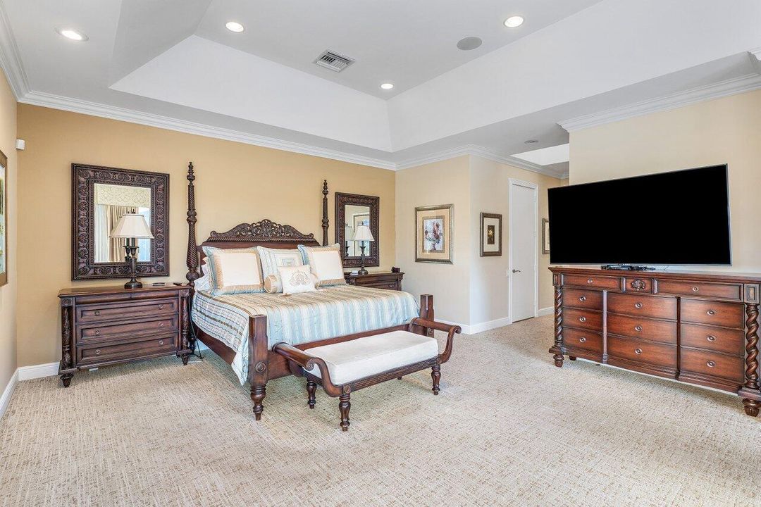 Activo con contrato: $1,999,000 (4 camas, 5 baños, 4517 Pies cuadrados)