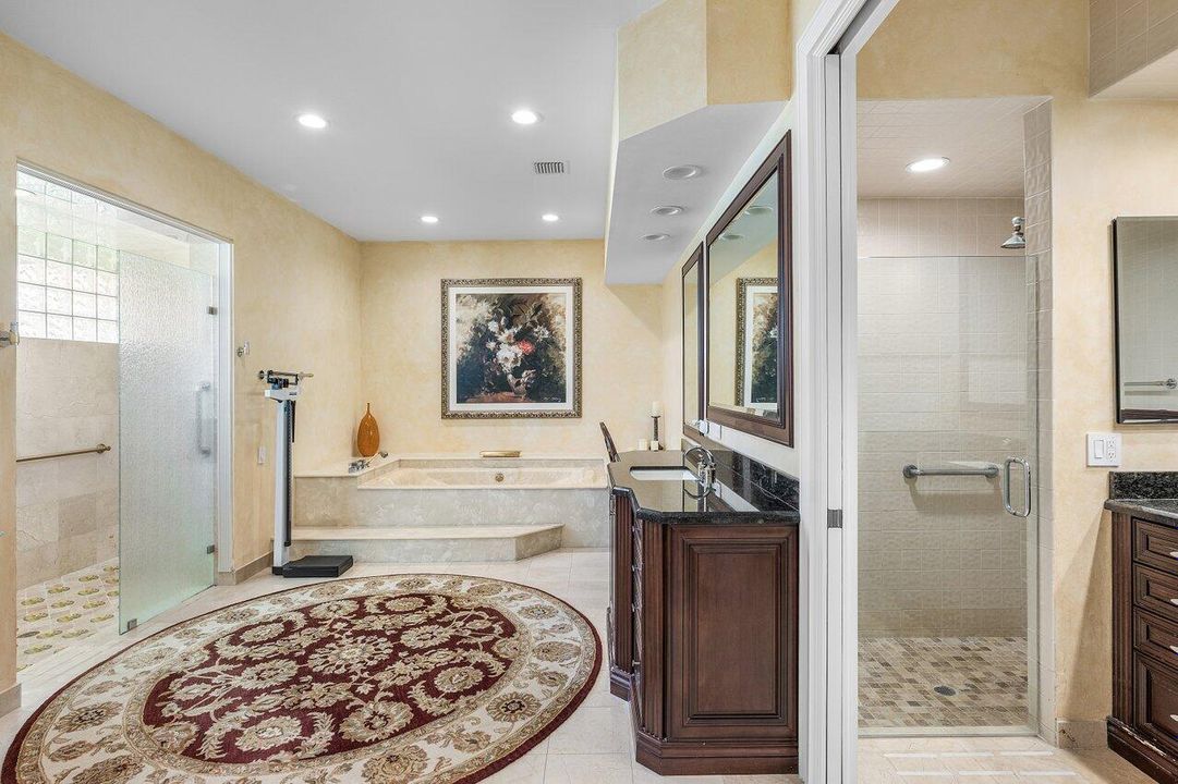 Activo con contrato: $1,999,000 (4 camas, 5 baños, 4517 Pies cuadrados)