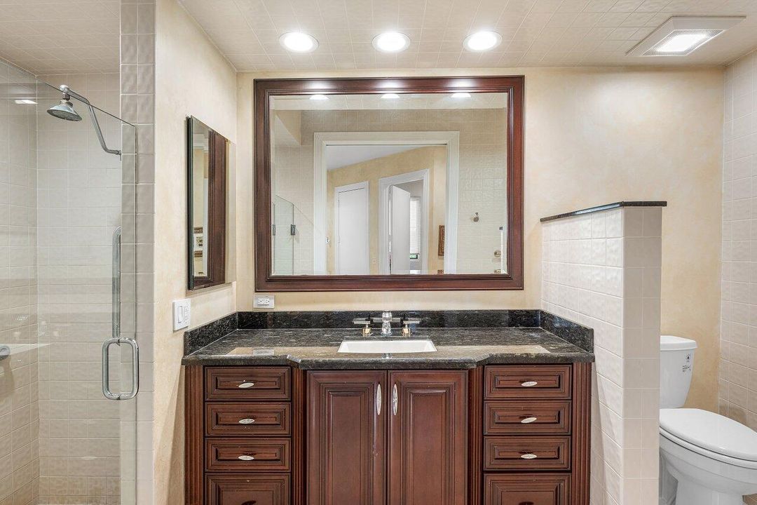 Activo con contrato: $1,999,000 (4 camas, 5 baños, 4517 Pies cuadrados)